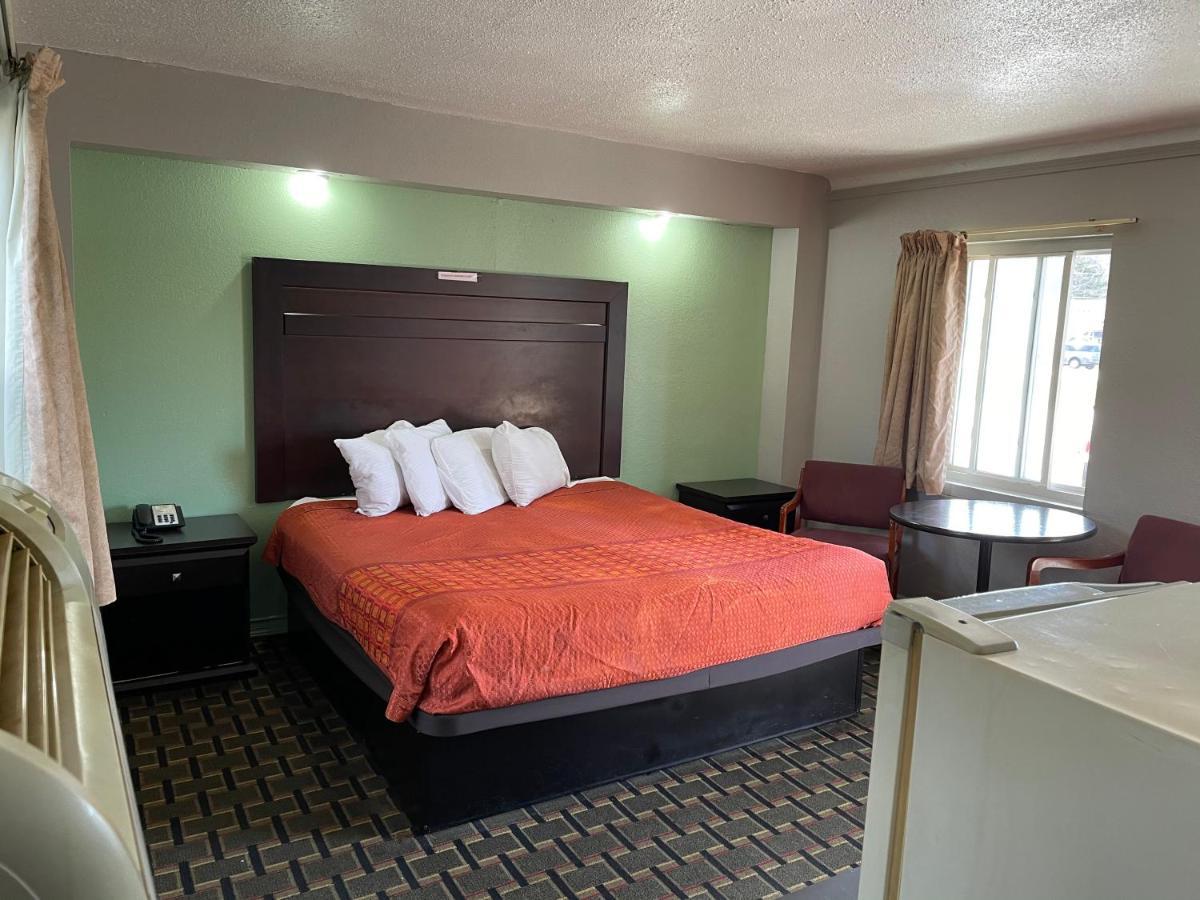 Best Motel Toledo Bagian luar foto