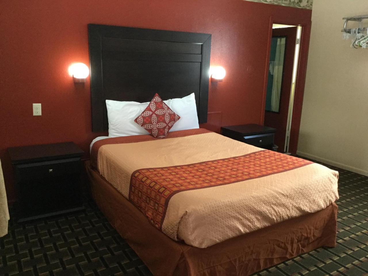 Best Motel Toledo Bagian luar foto
